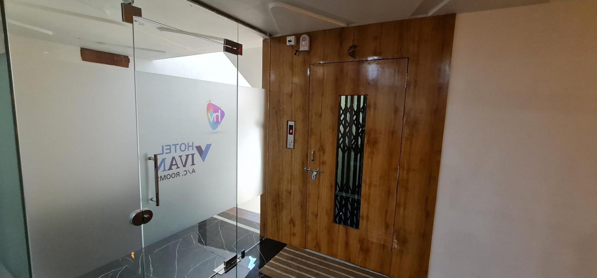 Hotel Vivan Vadodara Bagian luar foto
